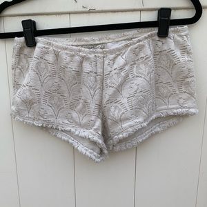 White billabong shorts